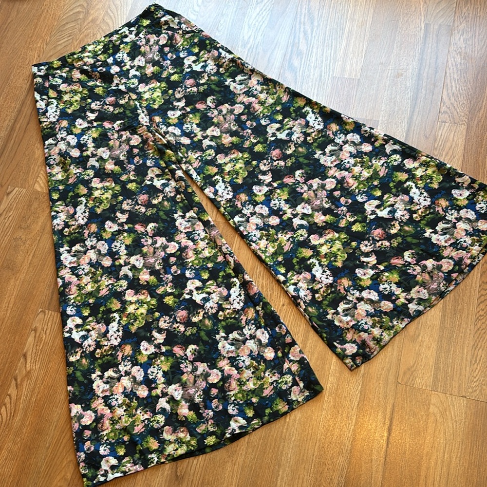 Alythea elegant semi-sheer black multicolor floral palazzo pants. Size L.
